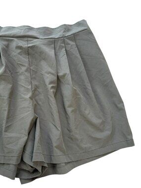 WAYRE Black Shorts, athletic. Long. Size Women's XL.  Black.  Pleated Zip Pocket